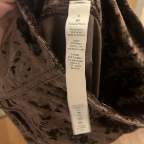 Lululemon crushed velvet leggings size 6 - Picture 3 of 3